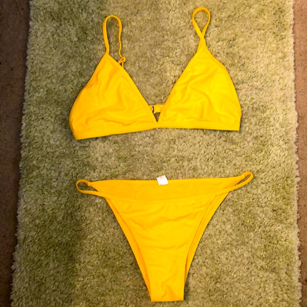 Triangle Yellow Bikini - Picture 3 of 3
